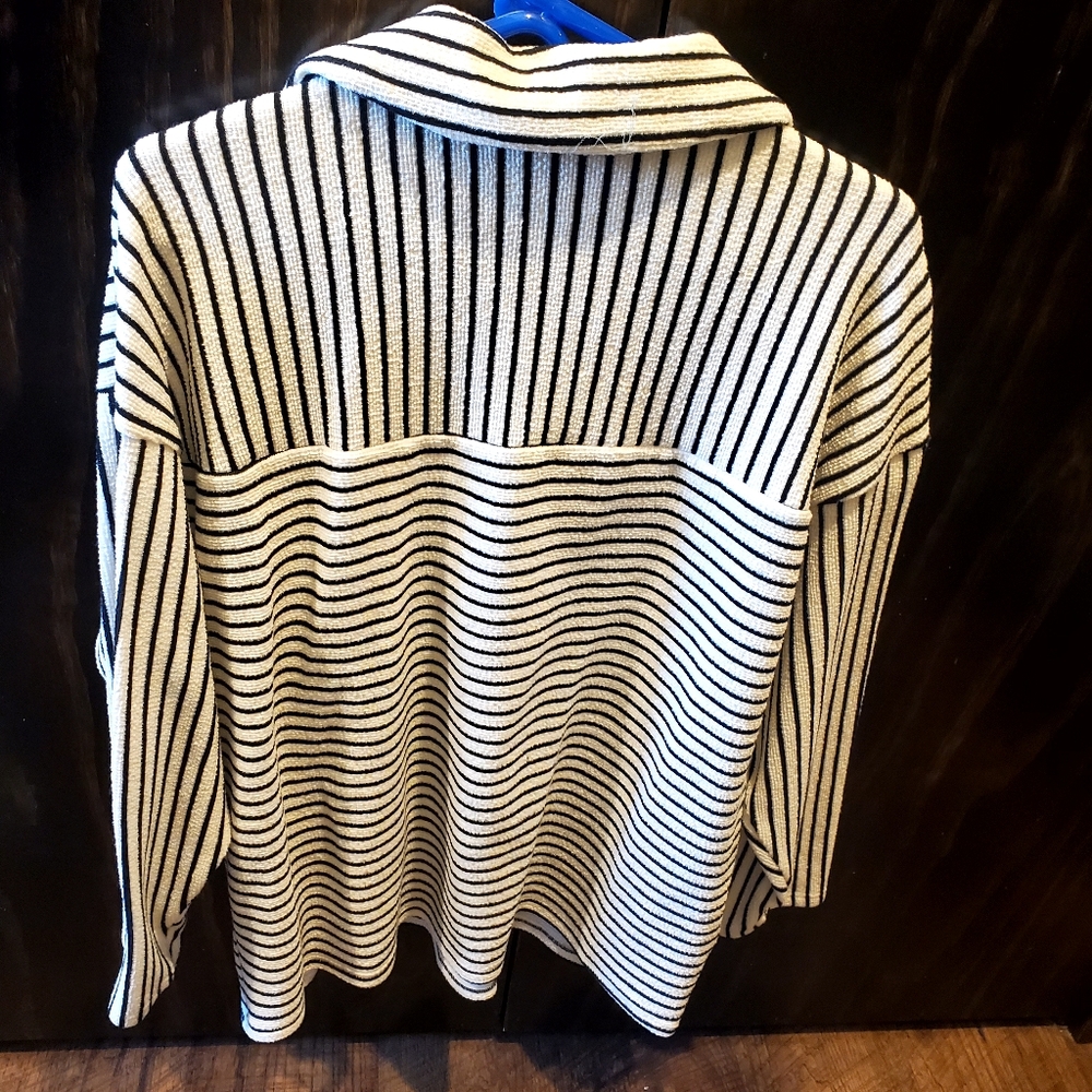 ANDREE BY UNIT Black and White Striped Top - Picture 2 of 5